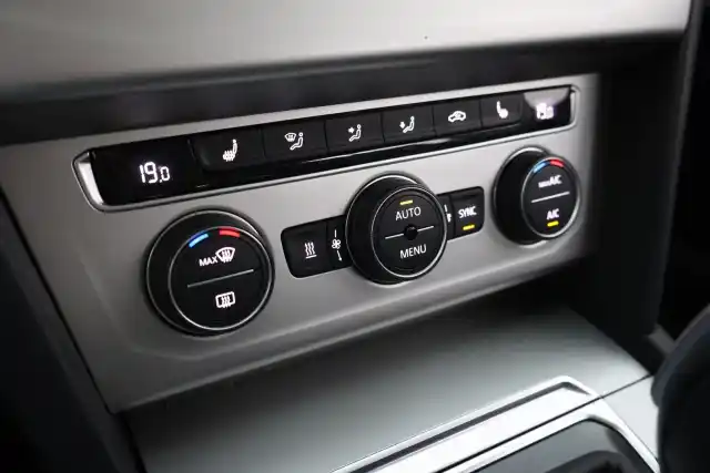 Harmaa Farmari, Volkswagen Passat – EOO-823