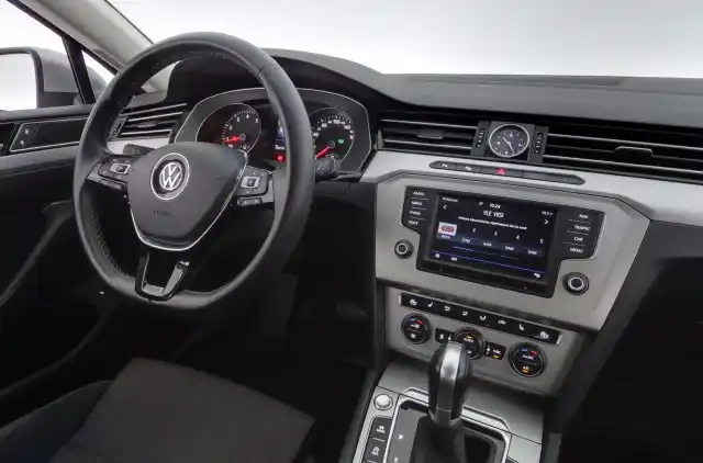 Harmaa Farmari, Volkswagen Passat – EOO-823