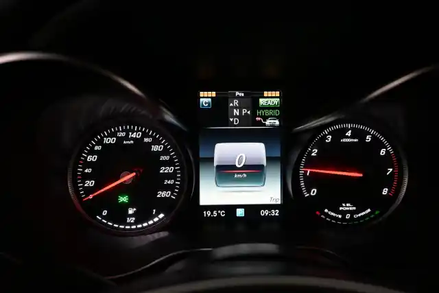 Punainen Coupe, Mercedes-Benz GLC – EOP-361