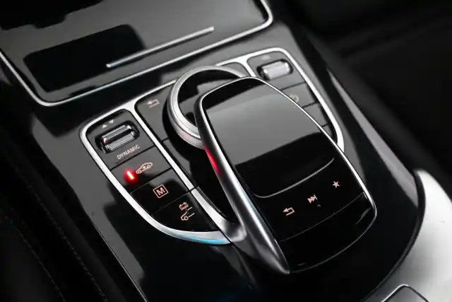 Punainen Coupe, Mercedes-Benz GLC – EOP-361