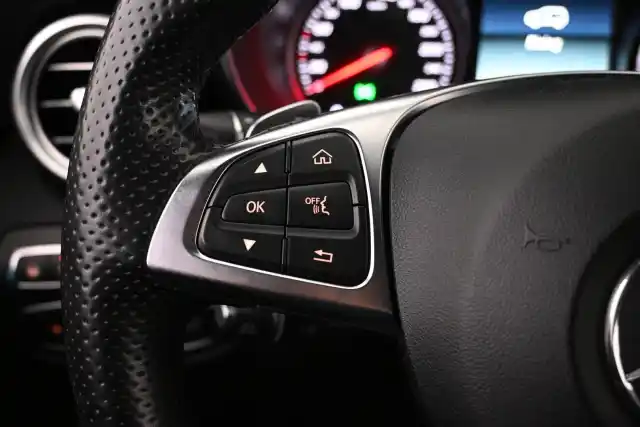 Punainen Coupe, Mercedes-Benz GLC – EOP-361