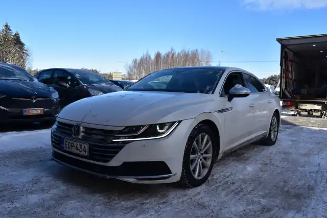 Valkoinen Sedan, Volkswagen Arteon – EOP-434