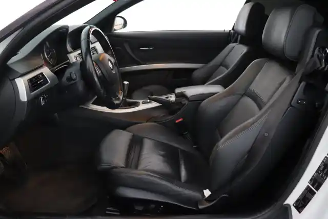 Valkoinen Avoauto, BMW 325 – EOP-577