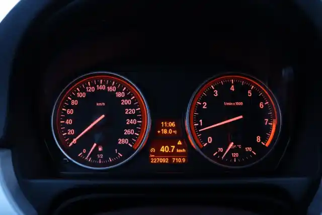 Valkoinen Avoauto, BMW 325 – EOP-577