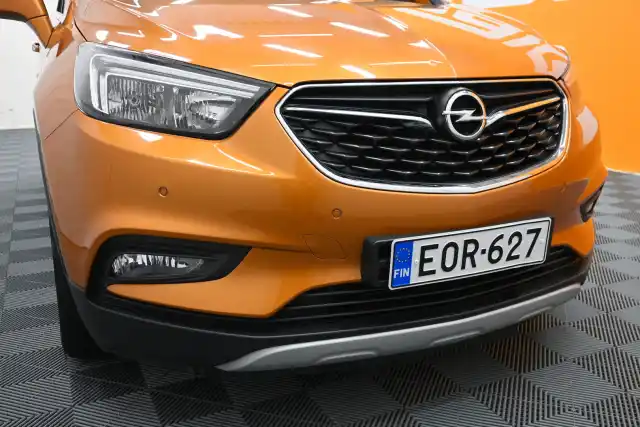 Punainen Maastoauto, Opel Mokka – EOR-627