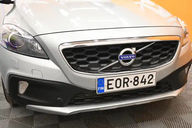 Harmaa Viistoperä, Volvo V40 CROSS COUNTRY – EOR-842