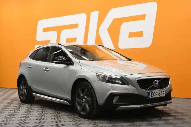 Harmaa Viistoperä, Volvo V40 CROSS COUNTRY – EOR-842