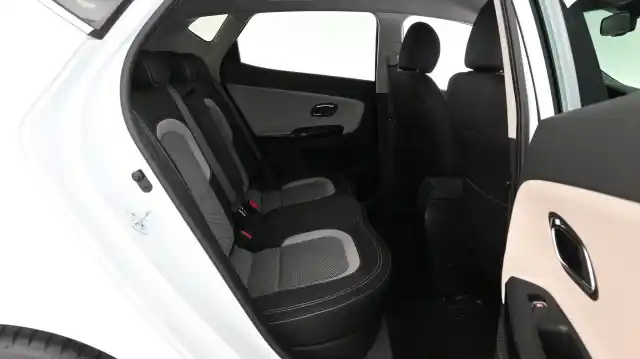 Valkoinen Viistoperä, Kia cee'd – EOS-185