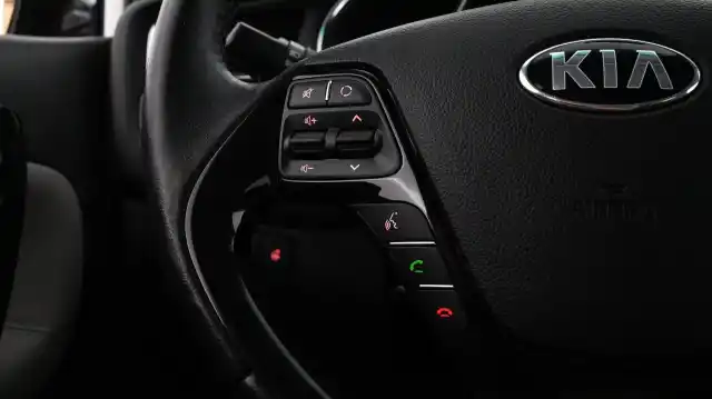 Valkoinen Viistoperä, Kia cee'd – EOS-185