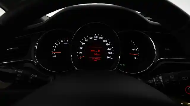 Valkoinen Viistoperä, Kia cee'd – EOS-185