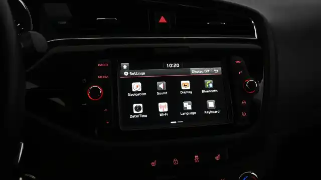 Valkoinen Viistoperä, Kia cee'd – EOS-185
