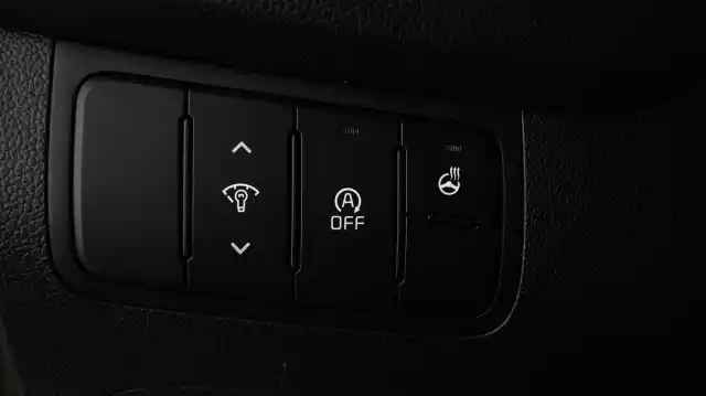 Valkoinen Viistoperä, Kia cee'd – EOS-185