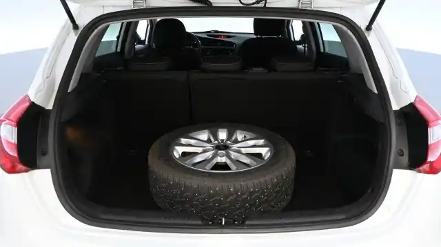 Valkoinen Viistoperä, Kia cee'd – EOS-185