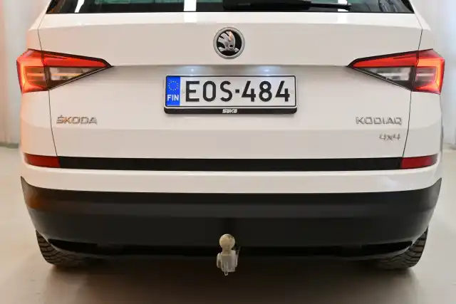 Valkoinen Maastoauto, Skoda Kodiaq – EOS-484