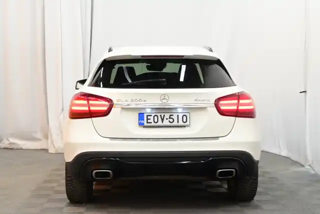 Valkoinen Maastoauto, Mercedes-Benz GLA – EOV-510