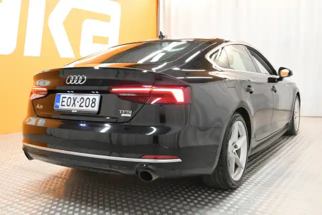 Musta Viistoperä, Audi A5 – EOX-208