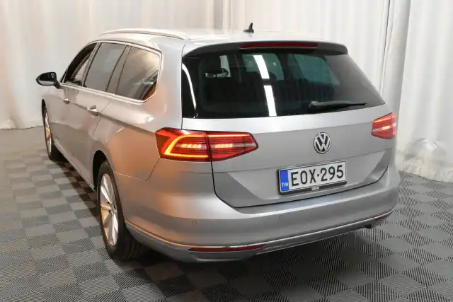 Harmaa Farmari, Volkswagen Passat – EOX-295