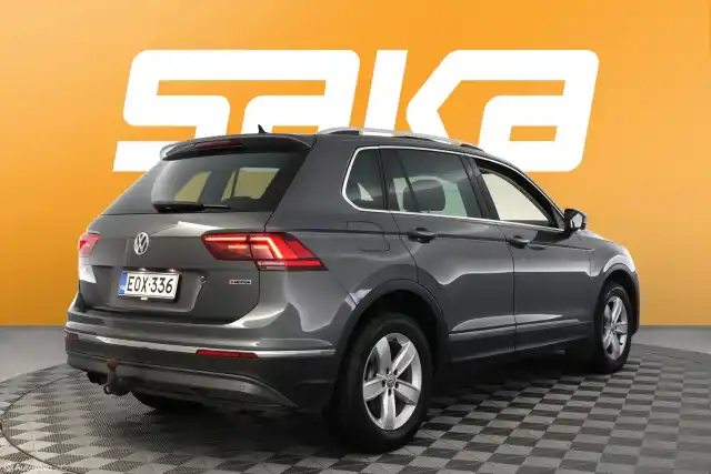 Harmaa Maastoauto, Volkswagen Tiguan – EOX-336