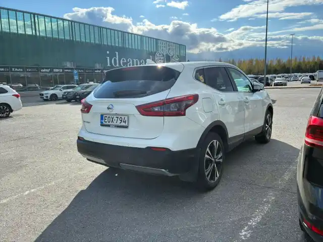 Valkoinen Maastoauto, Nissan Qashqai – EOX-794