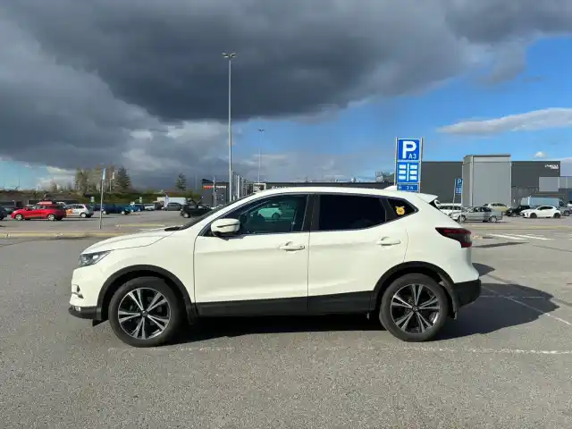 Valkoinen Maastoauto, Nissan Qashqai – EOX-794