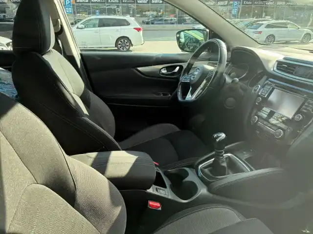 Valkoinen Maastoauto, Nissan Qashqai – EOX-794