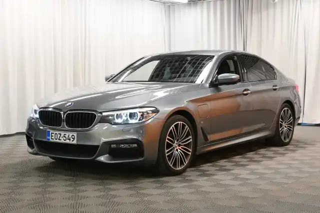 Harmaa Sedan, BMW 530 – EOZ-549