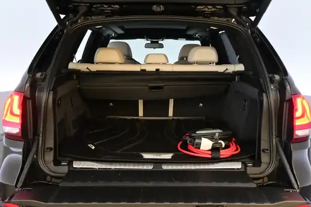 Musta Maastoauto, BMW X5 – EPB-430