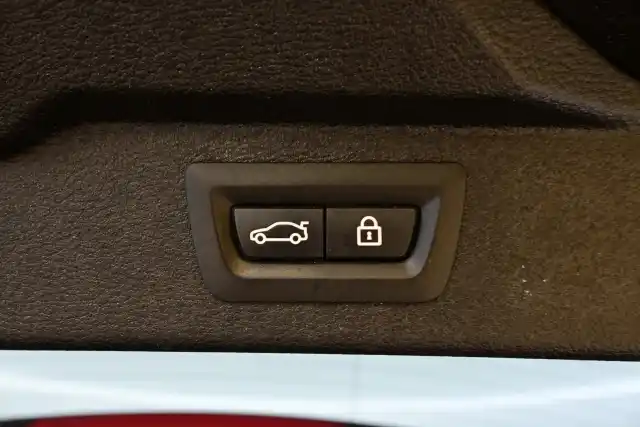 Musta Maastoauto, BMW X5 – EPB-430