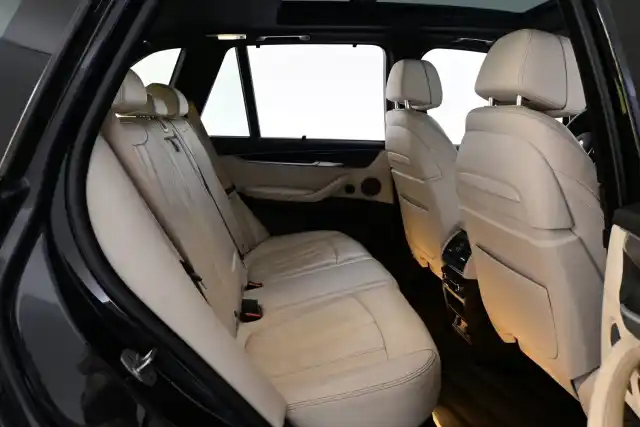 Musta Maastoauto, BMW X5 – EPB-430