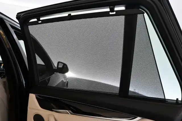 Musta Maastoauto, BMW X5 – EPB-430