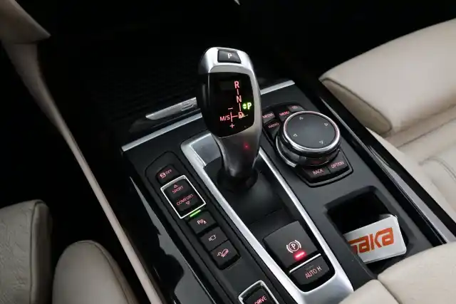 Musta Maastoauto, BMW X5 – EPB-430