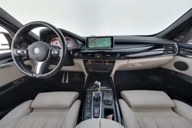 Musta Maastoauto, BMW X5 – EPB-430