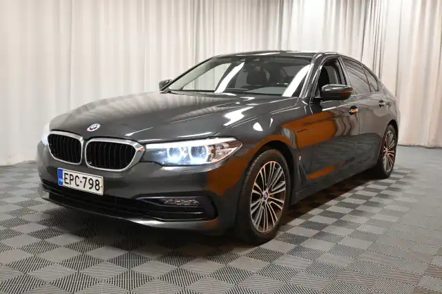 Harmaa Sedan, BMW 530 – EPC-798