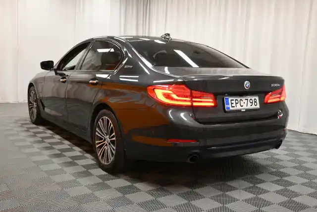 Harmaa Sedan, BMW 530 – EPC-798