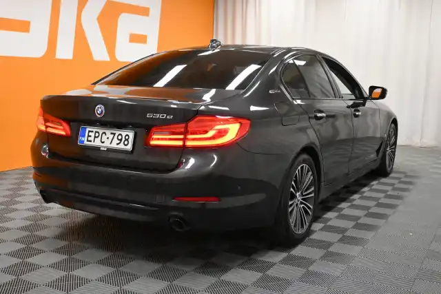 Harmaa Sedan, BMW 530 – EPC-798