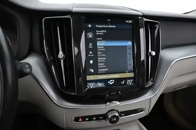 Valkoinen Maastoauto, Volvo XC60 – EPE-182