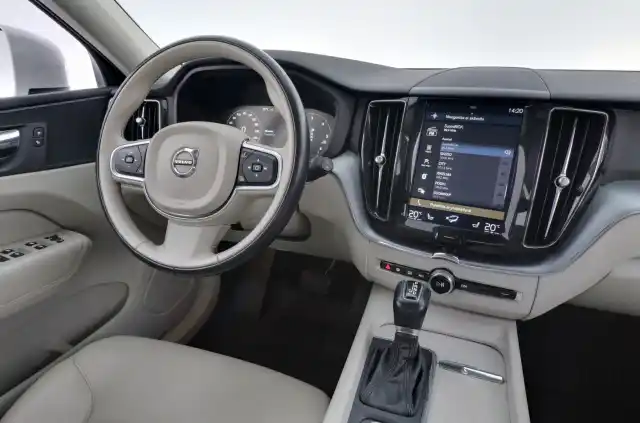 Valkoinen Maastoauto, Volvo XC60 – EPE-182