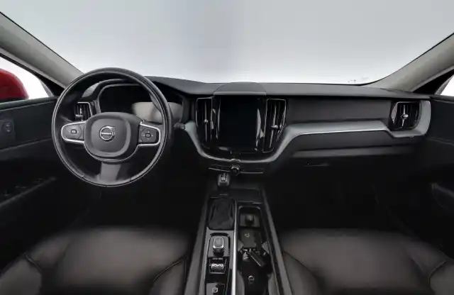 Punainen Maastoauto, Volvo XC60 – EPE-187