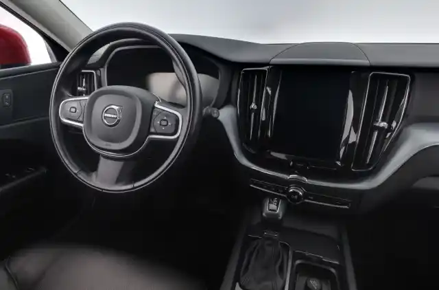 Punainen Maastoauto, Volvo XC60 – EPE-187