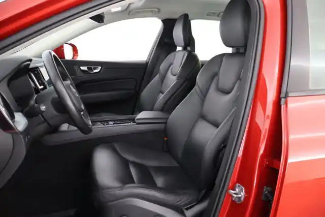 Punainen Maastoauto, Volvo XC60 – EPE-187