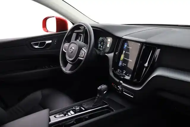 Punainen Maastoauto, Volvo XC60 – EPE-187