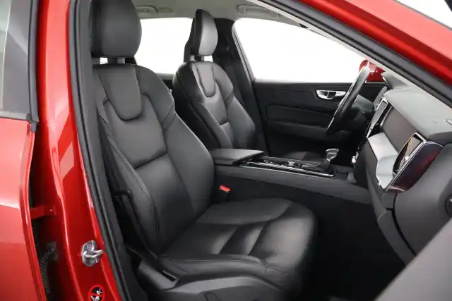 Punainen Maastoauto, Volvo XC60 – EPE-187