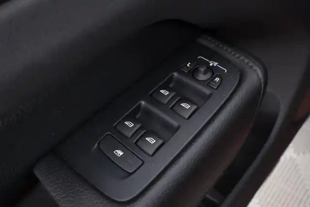 Punainen Maastoauto, Volvo XC60 – EPE-187