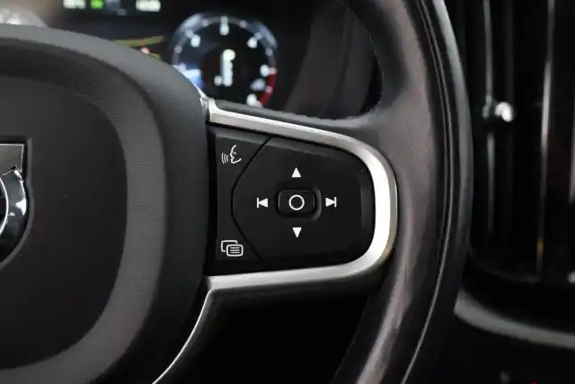 Punainen Maastoauto, Volvo XC60 – EPE-187
