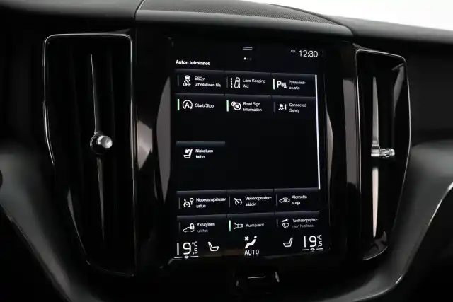 Punainen Maastoauto, Volvo XC60 – EPE-187