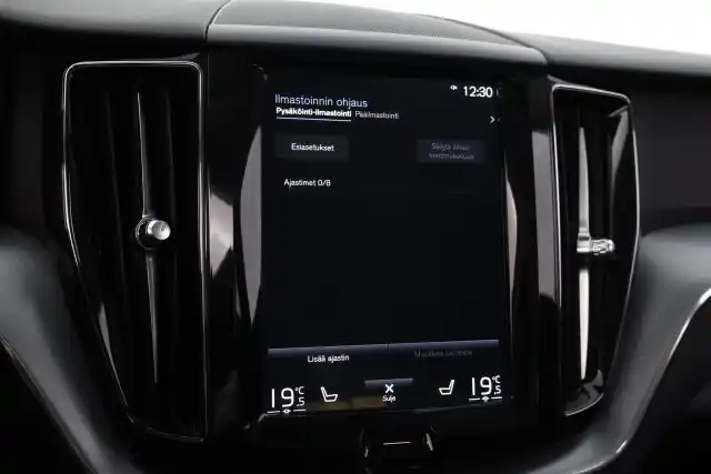 Punainen Maastoauto, Volvo XC60 – EPE-187