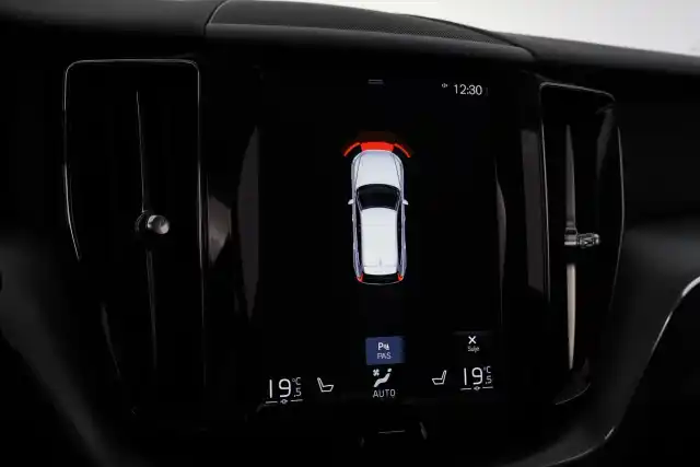 Punainen Maastoauto, Volvo XC60 – EPE-187