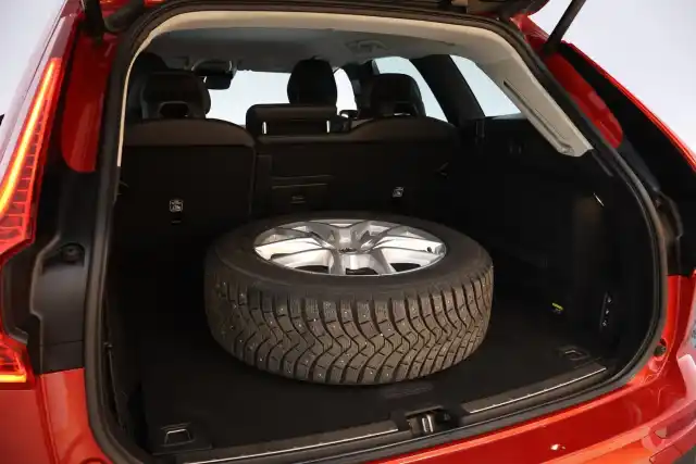 Punainen Maastoauto, Volvo XC60 – EPE-187