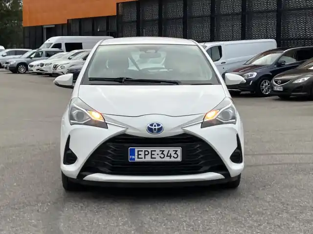 Valkoinen Viistoperä, Toyota Yaris – EPE-343