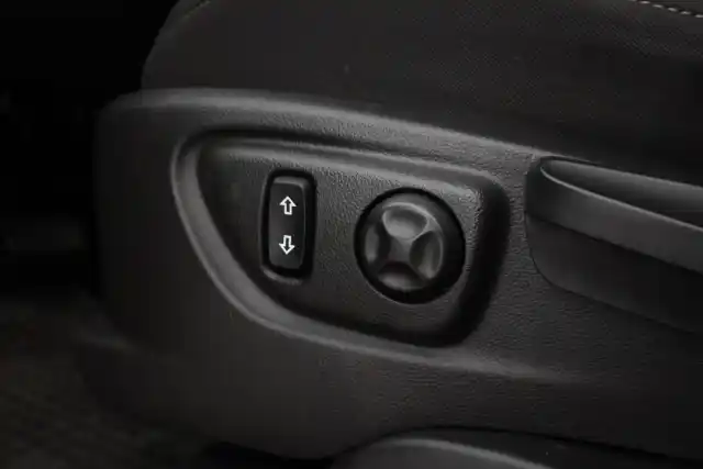 Musta Maastoauto, Opel Mokka – EPH-257